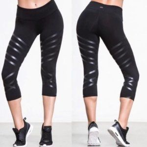 Alo Yoga Airbrush Capris Lineal Stripped Legging